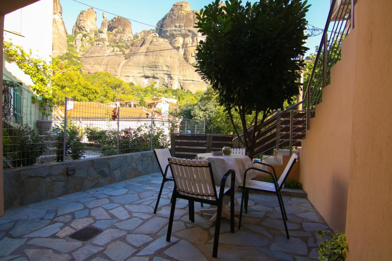 The House Under The Rocks Of Meteora 2 Lägenhet Kalampaka Exteriör bild